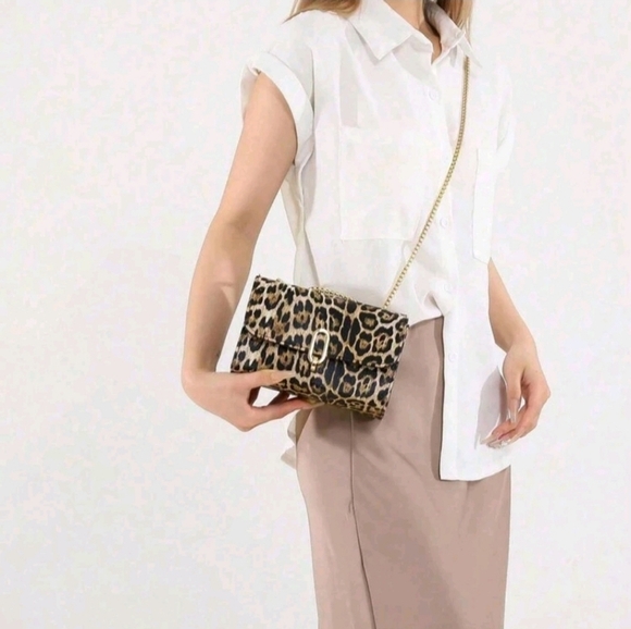 Leopard Print Shoulder Bag with Gold Chain – Elegant Evening‎ & Casual Purse - Picture 3 of 7